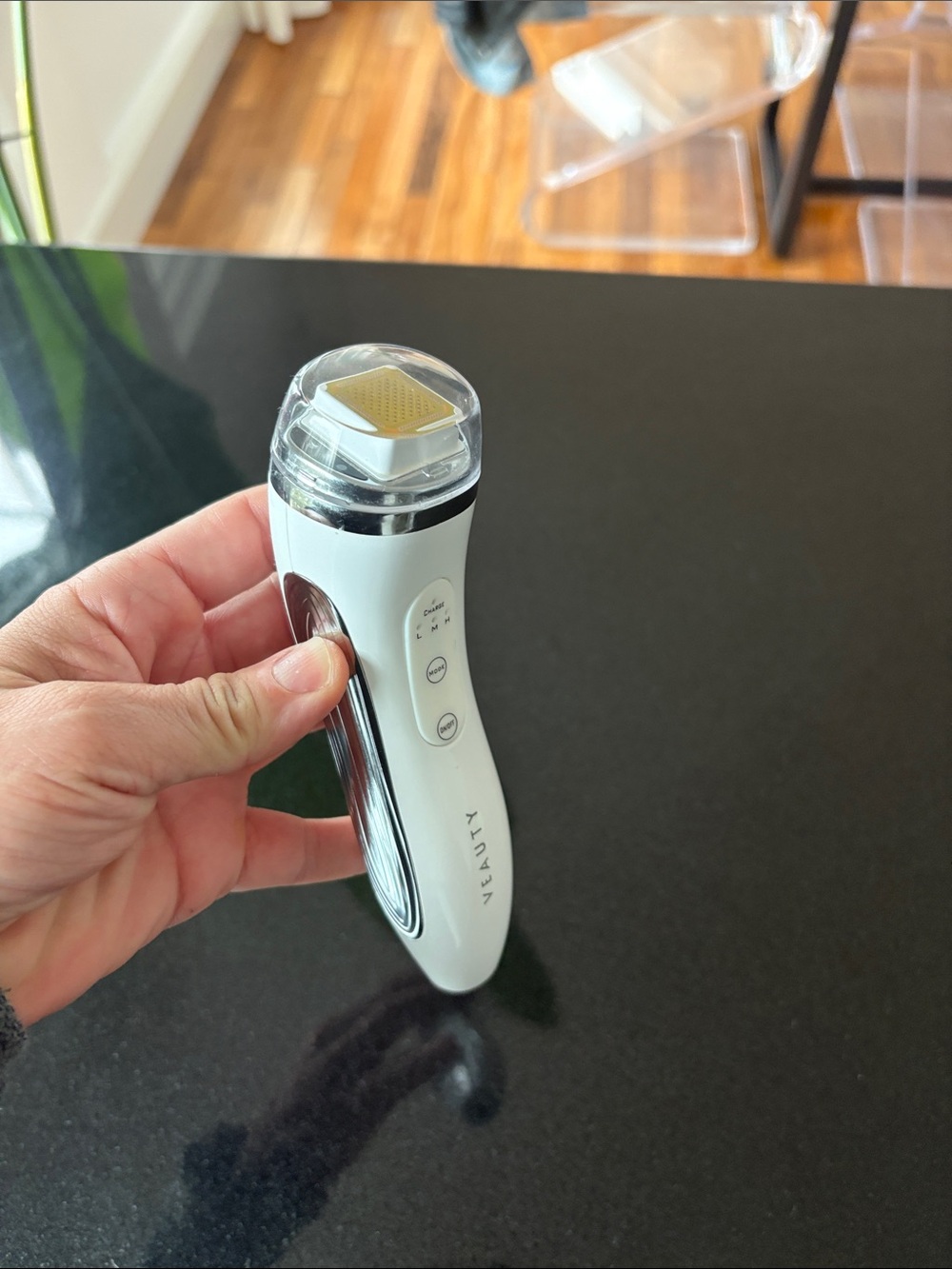 VEAUTY DOT RF Device - Picture 3 of 4